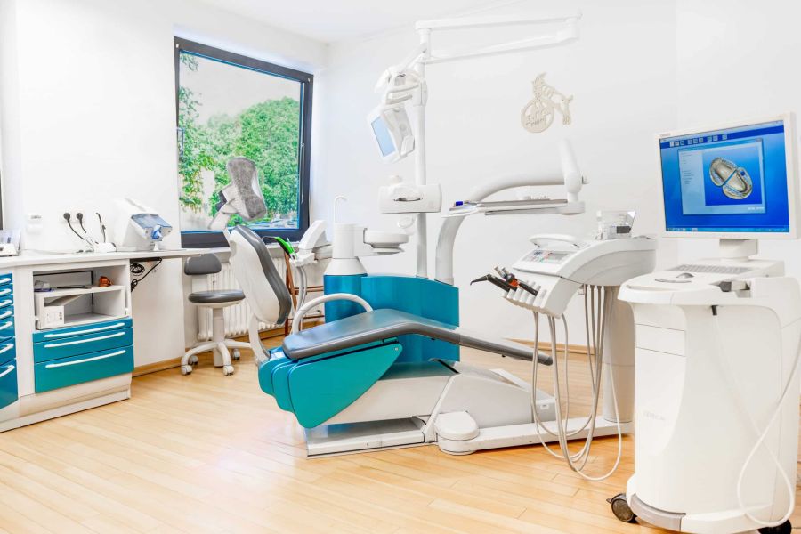 Behandlungszimmer in der Zahnarztpraxis Zahnarztpraxis Dr. Lindner & Kollegen in Köln